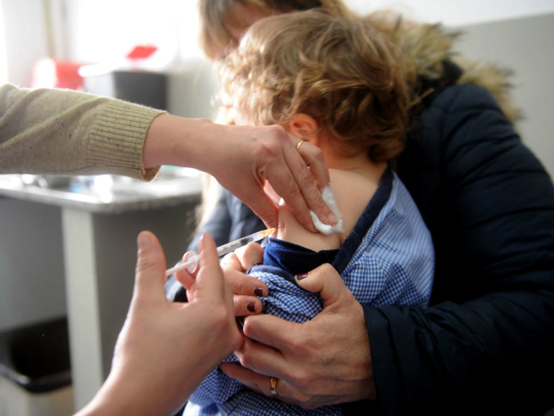 Campaña de vacunación en el marco del Día Mundial contra la Polio